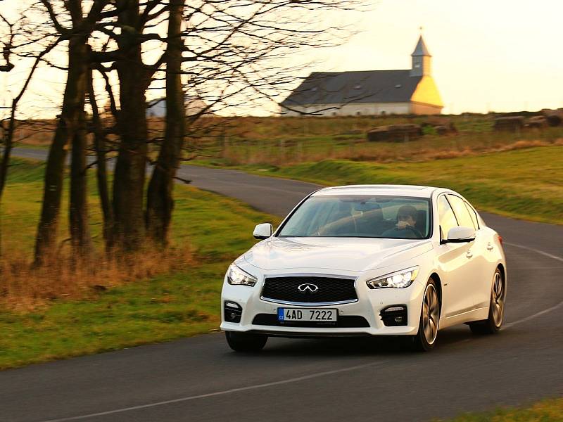 Infiniti Q50S Hybrid AWD.