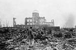Trosky japonského města Hirošima po dopadu americké atomové bomby (na snímku z 8. září 1945)