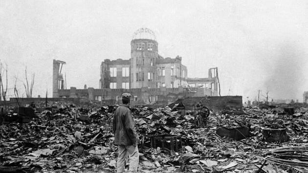 Trosky japonského města Hirošima po dopadu americké atomové bomby (na snímku z 8. září 1945)