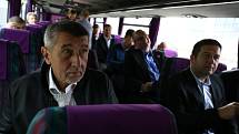 Netradiční předvolební debata Deníku: s politiky na cestě autobusem.