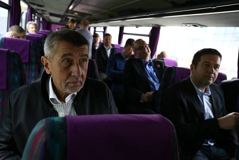 Netradiční předvolební debata Deníku: s politiky na cestě autobusem.