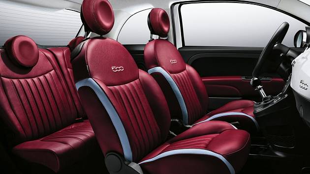 Fiat 500 nabízí i tuto variantu interiéru s příplatkem 37 000 Kč