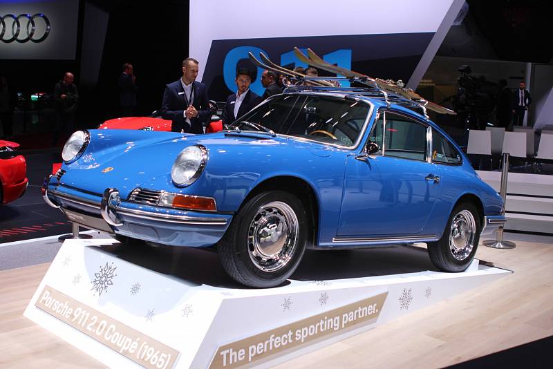 Historický krasavec Porsche 911 2.0 z roku 1965.