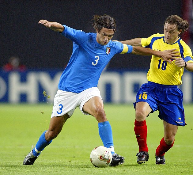 Paolo Maldini (vlevo) na MS 2002.