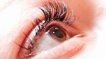 Operace očních víček má estetický i funkční význam