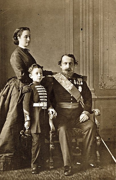 První francouzský prezident a pozdější císař Francouzů Napoleon III. s manželkou Evženií a synem Evženem Ludvíkem Napoleonem Bonaparte.