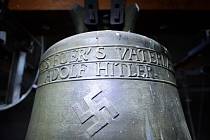 O nápis na zvonu se vedou v Herxheimu spory.