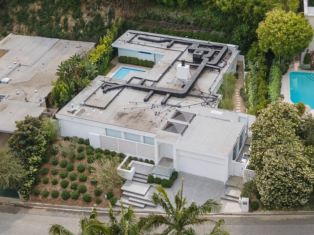 Sídlo Matthewa Perryho v Hollywood Hills v Los Angeles, kde jej našli mrtvého.