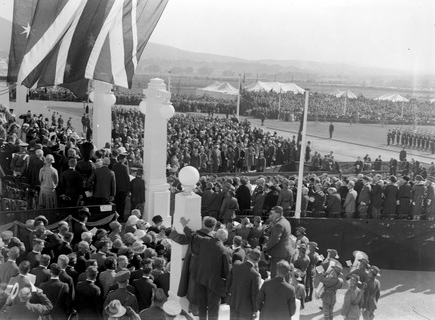 Slavnost otevření nové budovy parlamentu v australském hlavním městě Canberra v roce 1927