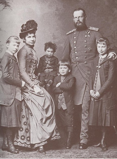 Rakouská arcivévodkyně Gisela, dcera Sisi a Františka Josefa I., se svou rodinou - manželem Leopoldem Bavorským a jejich čtyřmi dětmi. Sňatek Gisely a Leopolda byl sice politickým svazkem, nakonec ale byli spolu šťastni. Žili spolu 57 let.
