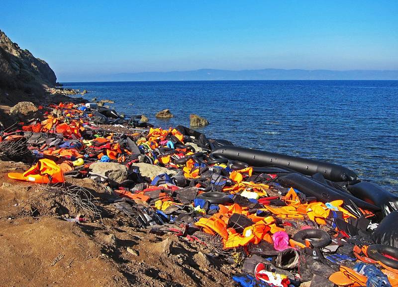Lesbos, cíl na moři. Řecký ostrov Lesbos je díky vzdálenosti od tureckého pobřeží jedním z nejčastějších cílů migrantů, kteří se pokoušejí překročit hranici s Tureckem po moři