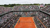 Momentka z letošního Roland Garros (kurt Suzanne Lenglen).