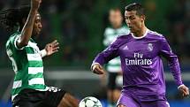 Cristiano Ronaldo z Realu Madrid (vpravo) a Ruben Semedo ze Sportingu Lisabon.