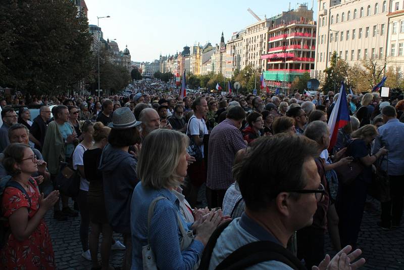 Demonstrace na Václavském náměstí v Praze u příležitosti výročí událostí z let 1968 a 1969