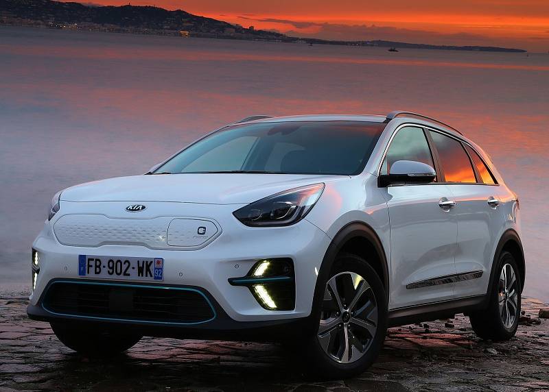 Kia Niro EV. Cena: 1 149 980 Kč. Spotřeba: 15,3 kWh/100 km. Náklad na ujetý km: 0,118 Kč.