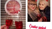 „Zasílám Vám fotografie ze zpívání Česko zpívá koledy 2020 z balkona a s mojí nejlepší kamarádkou,“ napsala Tereza Marincová