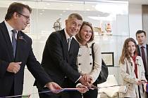 Premiér Andrej Babiš slavnostně otevřel v Lichtenštejnském paláci výstavu darů ze zahraničních cest