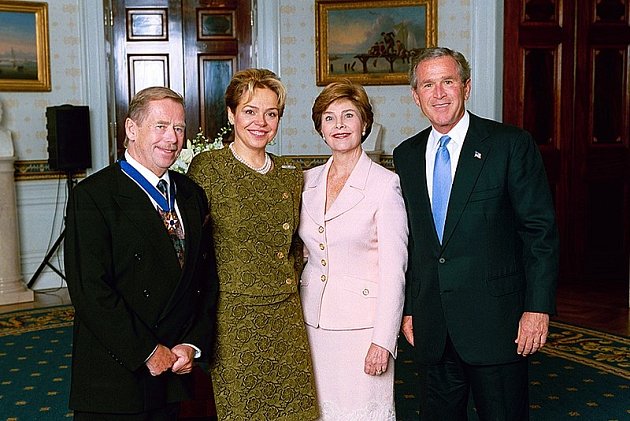 Jen několik měsíců poté, co skončilo Václavu Havlovi druhé funkční období se v USA setkal s tehdejším prezidentem Georgem W. Bushem.