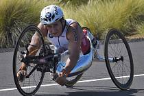 Italský paralympionik Alex Zanardi (na snímku z 10. října 2015) na handbiku.