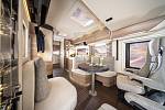 Největší výhodou luxusních karavanů je velkorysý prostor, v němž se cestující nemusí mačkat. 