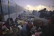 Uprchlíci na bělorusko-polské hranici u města Grodno, 15. listopadu 2021