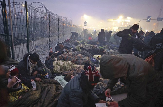 Uprchlíci na bělorusko-polské hranici u města Grodno, 15. listopadu 2021