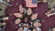 Čtyřčlenná posádka raketoplánu Atlantis se rozloučila s posádkou Mezinárodní vesmírné stanice (ISS) a nastoupila do raketoplánu.