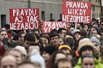 Demonstrace za nezávislé a důkladné vyšetření vraždy slovenského novináře Jána Kuciaka a jeho partnerky Martiny Kušnírové a za vznik nové a důvěryhodné vlády na Slovensku, 9. března 2018 u slovenského velvyslanectví v Praze.