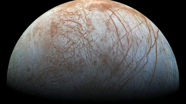 Europa, ledový měsíc planety Jupiter.