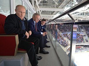 Vjačeslav Fetisov vedle Vladimira Putina