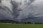Lovec bouřek Filip Petržílek fotografuje za extrémního počasí nejen blesky