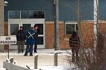  Při páteční střelbě na škole v kanadské provincii Saskatchewan zemřelo pět lidí, další dva se nacházejí v kritickém stavu. 