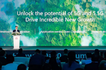 Korporátní Vice prezident společnosti Huawei Li Pcheng během proslovu na MWC 2024.