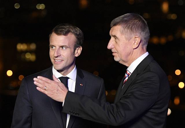 Francouzský prezident Emmanuel Macron na návštěvě Prahy. Jednal také s premiérem Andrejem Babišem.