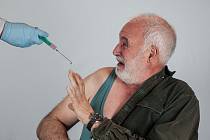 Česko se stále potýká s velmi nízkou proočkovaností populace proti chřipce, a to i mezi seniory nad 65 let