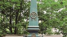 Obelisk na památku obětí důlní katastrofy z roku 1892 na příbramském hřbitově