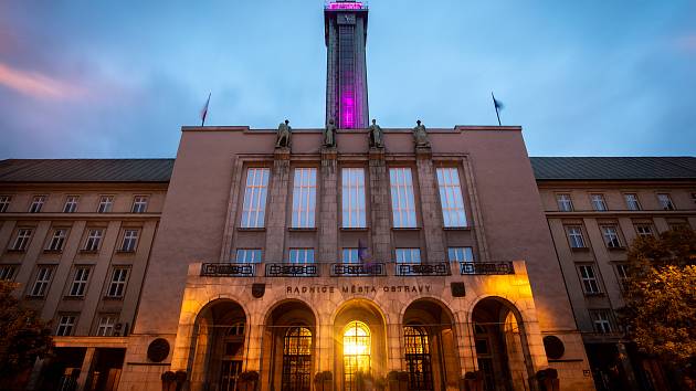 Radnice s věží v Ostravě je největší v republice.