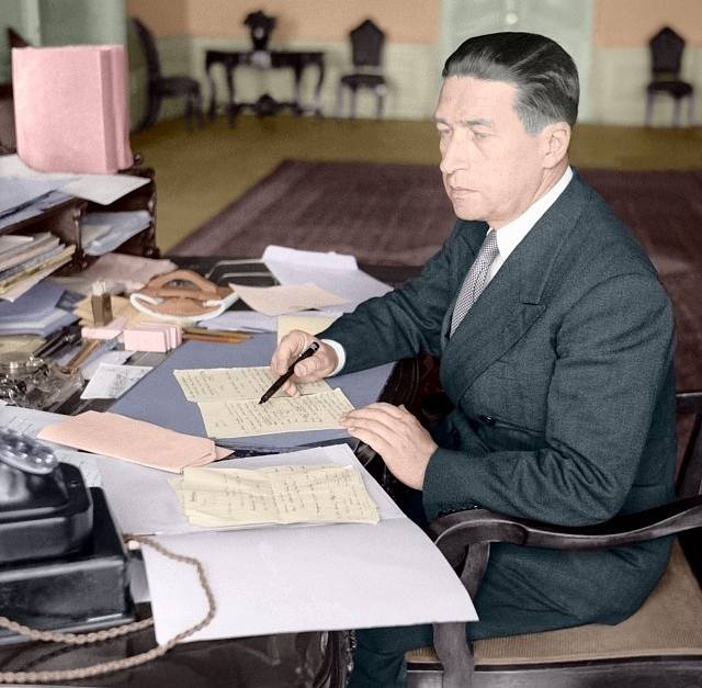 Prokop Drtina ve své kanceláři, září 1945 (kolorovaná fotografie)