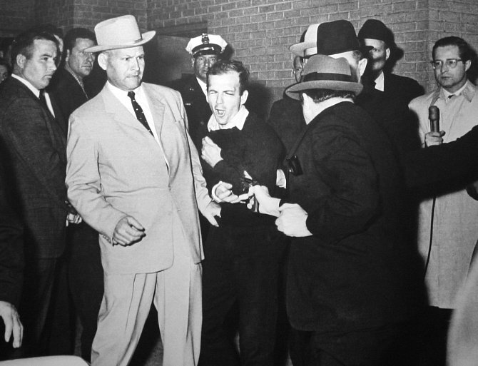 Jack Ruby střílí Lee Harveyho Oswalda