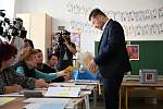 Předseda hnutí SPD Tomio Okamura odevzdal hlas v komunálních volbách