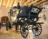 Král kočárů, tak nazývají největší exponát Muzea kočárů v Čechách pod Kosířem. Gigantický vůz byl k vidění v seriálu Marie Terezie.