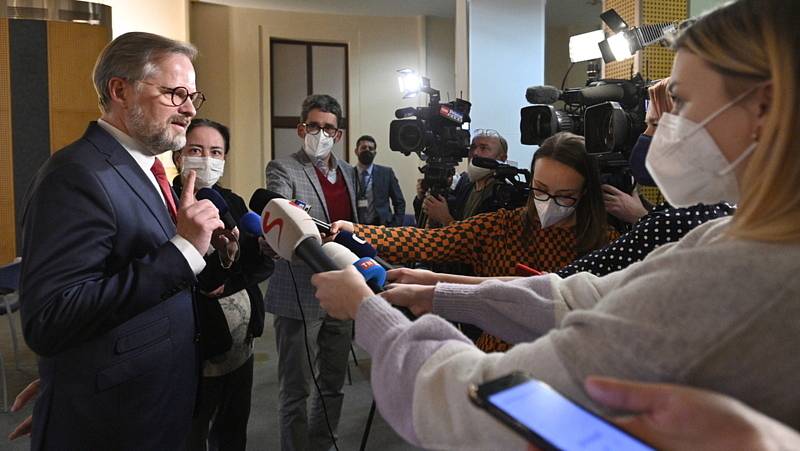 Premiér Petr Fiala (ODS) poskytl komentář pro média po jednání s prezidentem Milošem Zemanem, s nímž se setkal 3. března 2022 v Lánech.