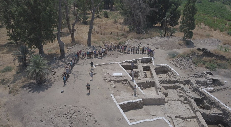 Archeologové objevili pozůstatky Kostela apoštolů. Vystavěn byl na domu Kristových učedníků, bratrů Petra a Ondřeje