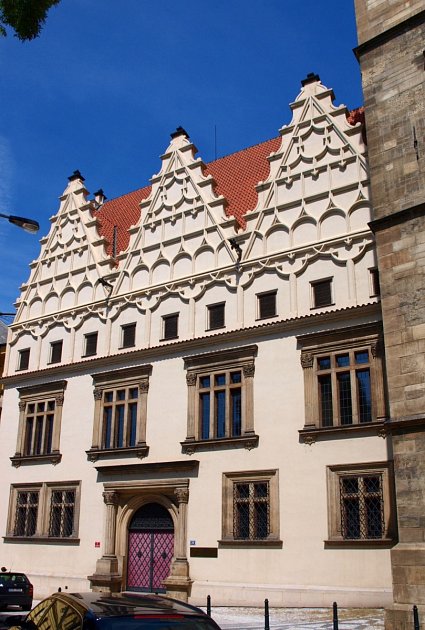 Stejně jako v případě první defenestrace v roce 1419, i v roce 1483 byli purkmistr a konšelé vyhozeni z oken Novoměstské radnice v Praze