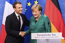 Angela Merkelová a Emmanuel Macron na evropském summitu