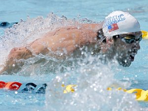 Michael Phelps v rozplavbě na 100 motýlek.