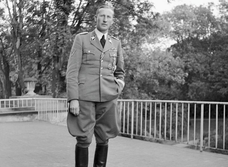 Obergruppenführer generál Reinhard Heydrich, zastupující říšský protektor v Čechách a na Moravě (snímek pořízen v Praze 27. září 1941)