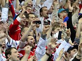 Hokejoví fanoušci budou moci přenosy ze zápasů mistrovství světa o víkendu sledovat z nové fanouškovské zóny, která vznikne na Staroměstském náměstí v Praze. 