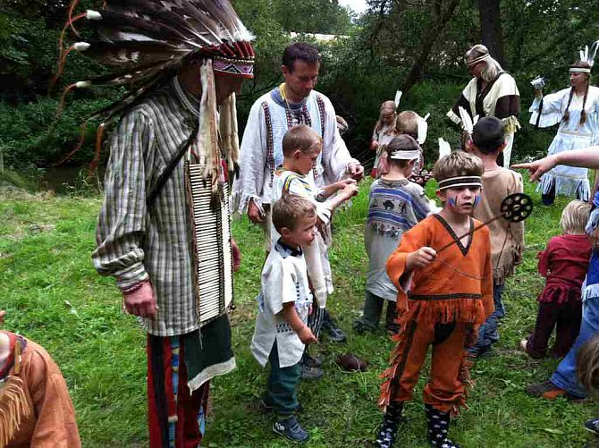 Dětský indiánský tábor pořádaný rodiči ve spolupráci se skautským oddílem Stopaři. Měsíční údolí, Vlašim