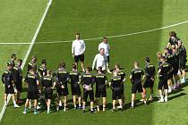 Trénink českých fotbalistů na stadionu Hampden Park ve skotském Glasgow.